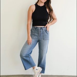 Carly Jean Los Angeles Light Wash Hendrix Jeans. Button Front. Raw Hem. Size 5